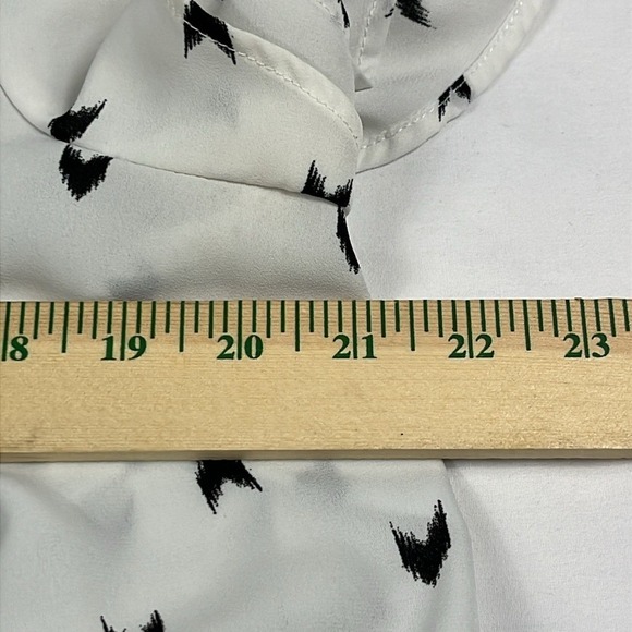 Torrid Sheer Flutter Sleeve Blouse Heart Print Womens Size 00 (10 M/L) Cream Blk - Picture 5 of 9